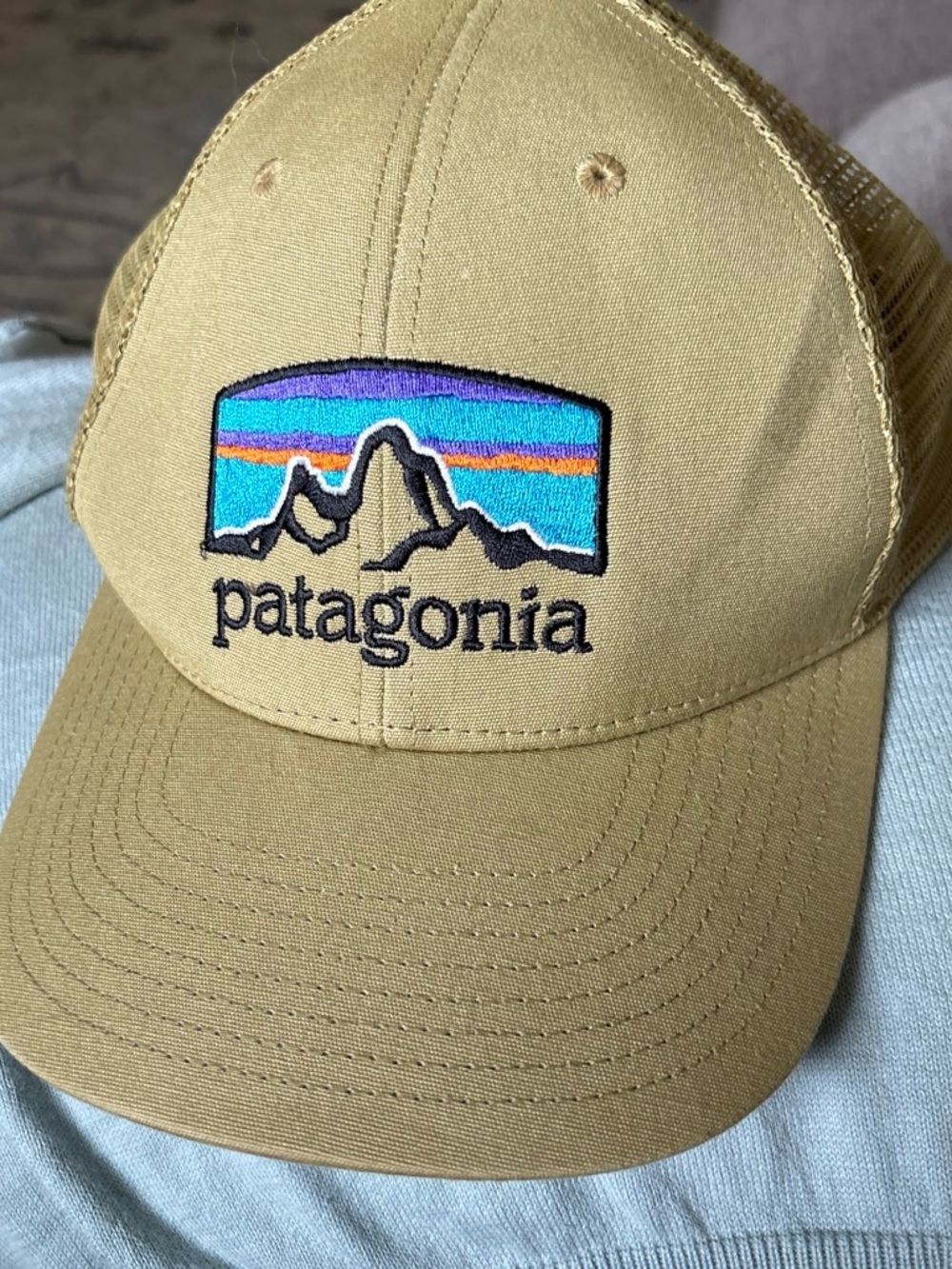 Patagonia Fitz Roy Horizons Trucker
Mesh SnapBack Cap Adjustable Moray
Khaki
201